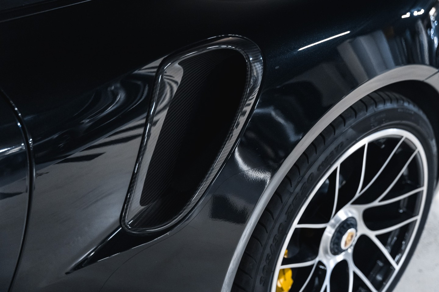 
                                                Voiture
                                                 Porsche 911 (991.2) Turbo S 3.8 580