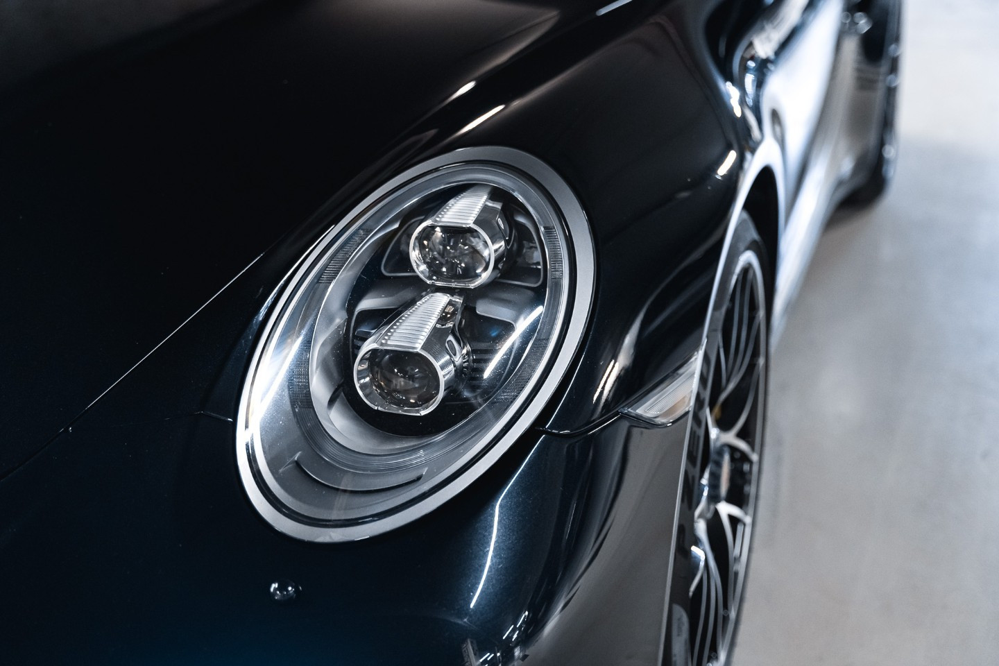 
                                                Voiture
                                                 Porsche 911 (991.2) Turbo S 3.8 580