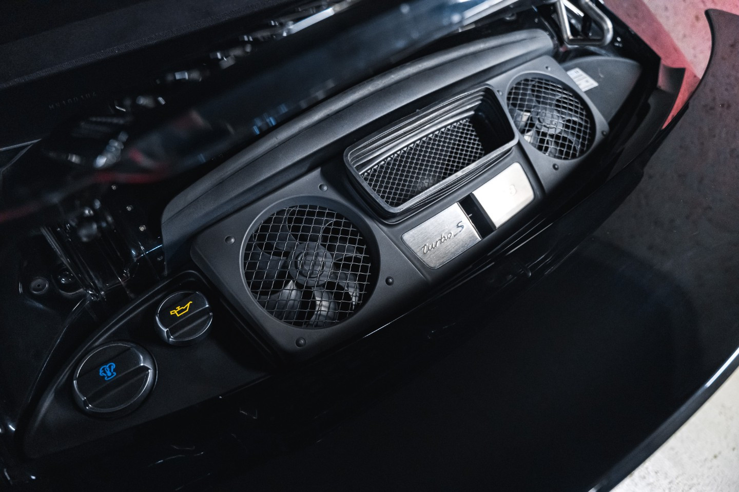 
                                                Voiture
                                                 Porsche 911 (991.2) Turbo S 3.8 580