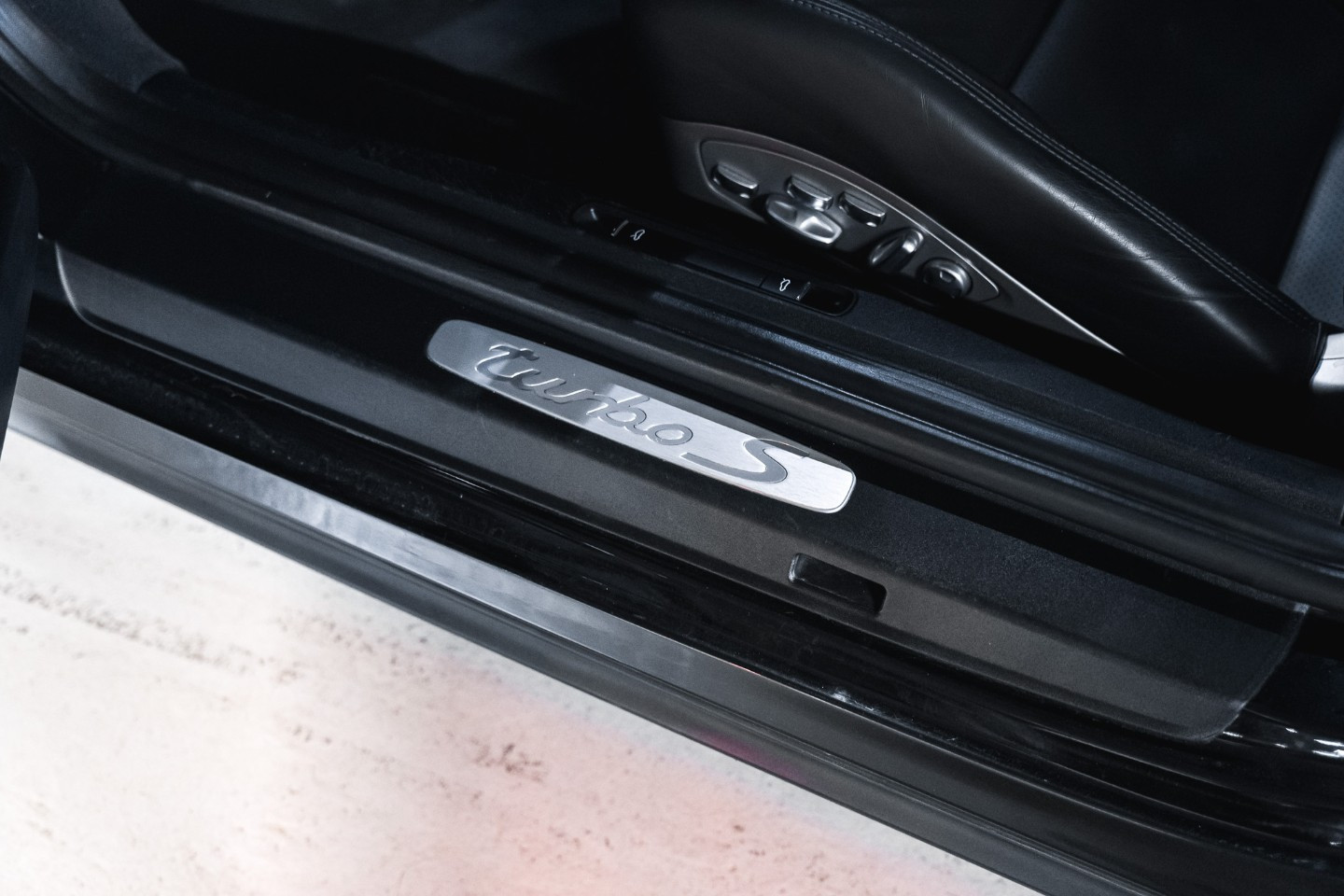 
                                                Voiture
                                                 Porsche 911 (991.2) Turbo S 3.8 580