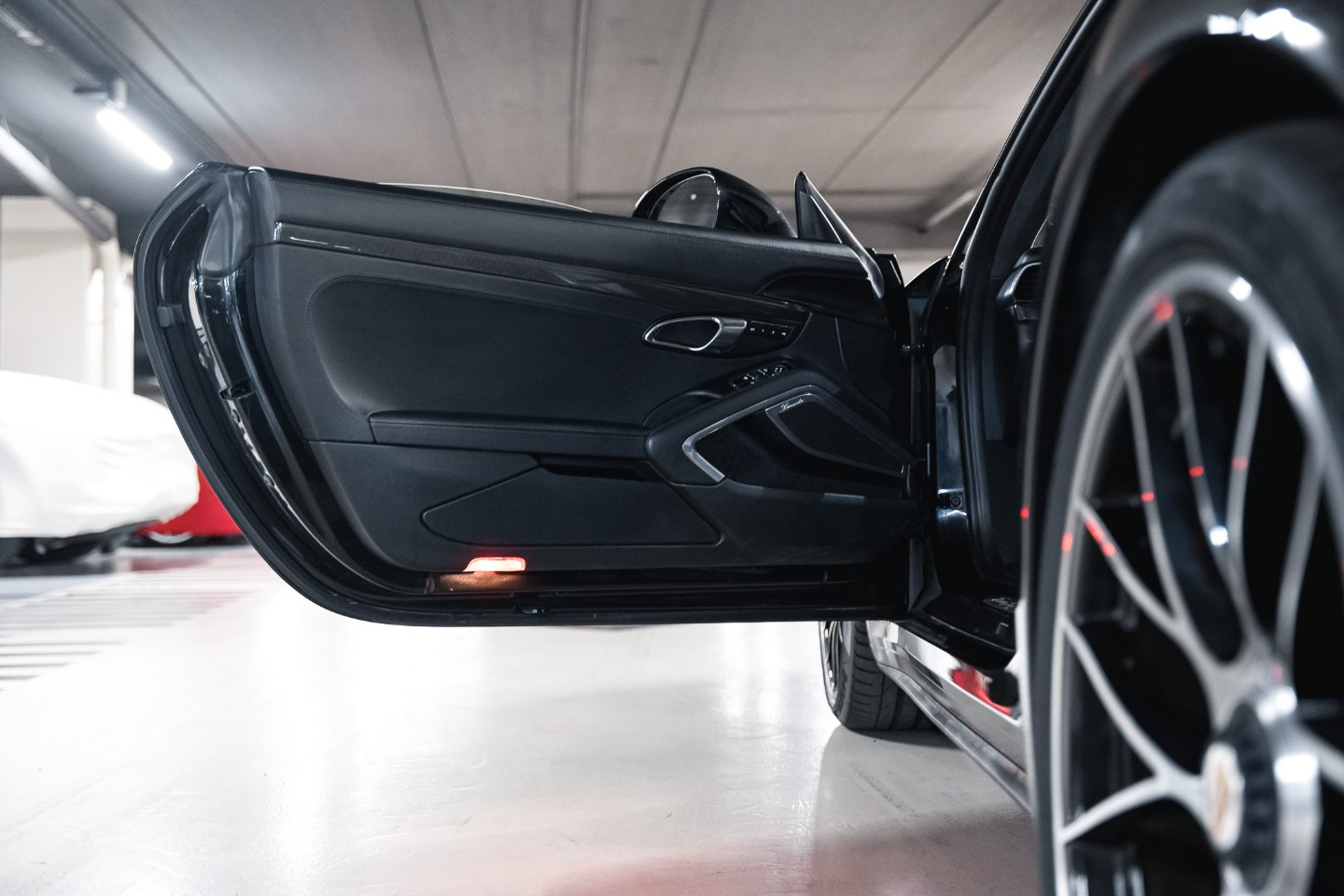 
                                                Voiture
                                                 Porsche 911 (991.2) Turbo S 3.8 580