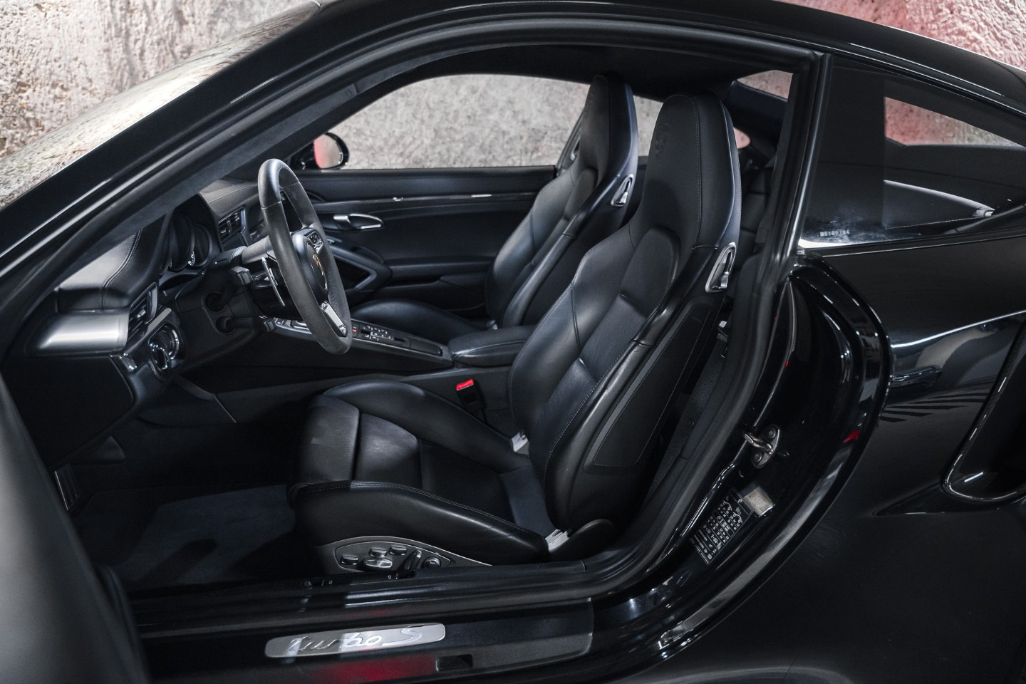 
                                                Voiture
                                                 Porsche 911 (991.2) Turbo S 3.8 580