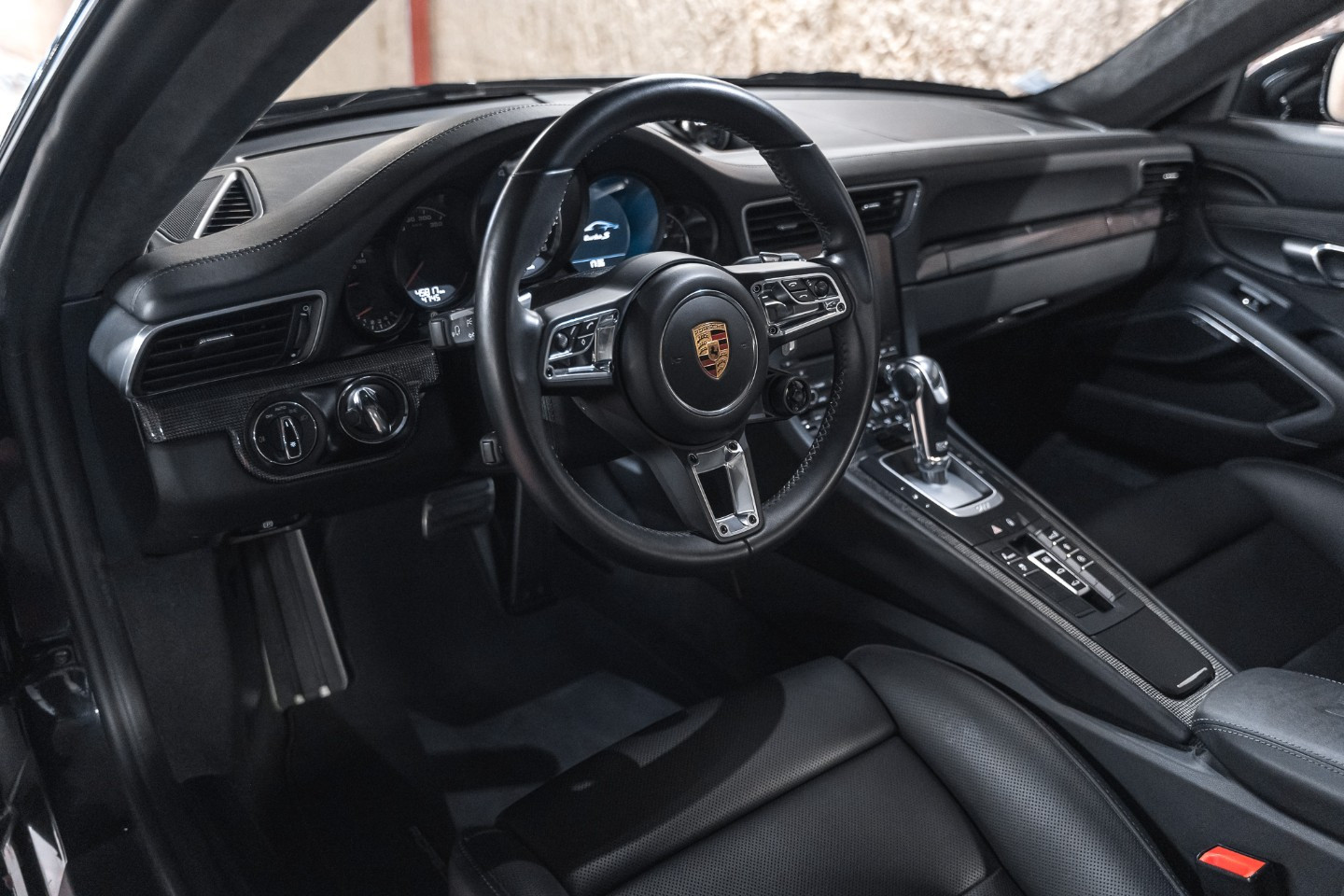 
                                                Voiture
                                                 Porsche 911 (991.2) Turbo S 3.8 580