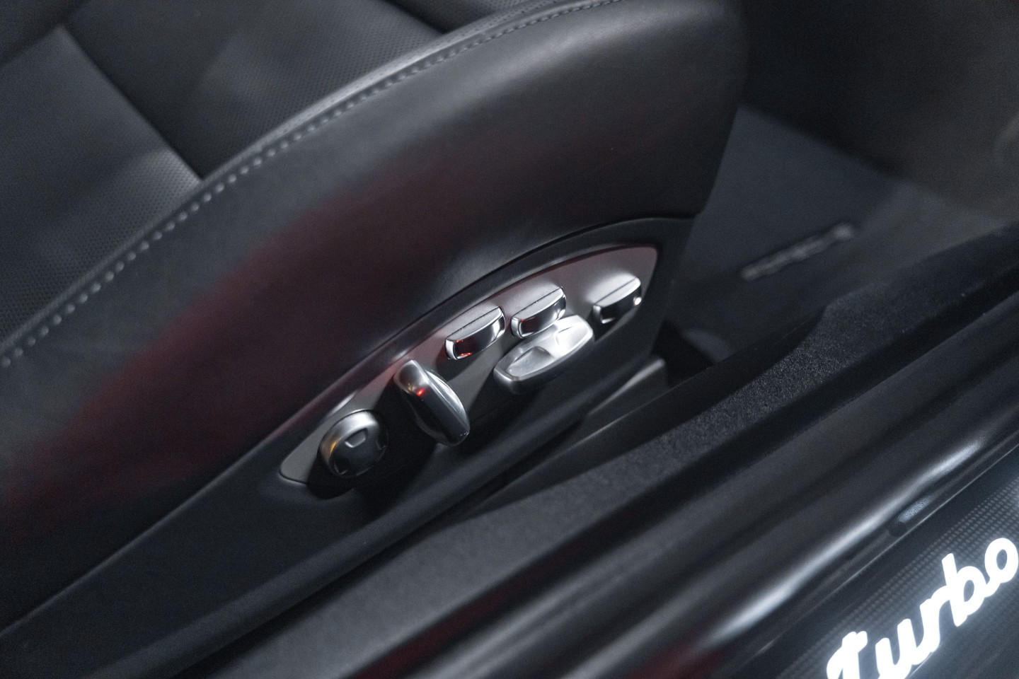 
                                                Voiture
                                                 Porsche 911 (991.2) Turbo S 3.8 580