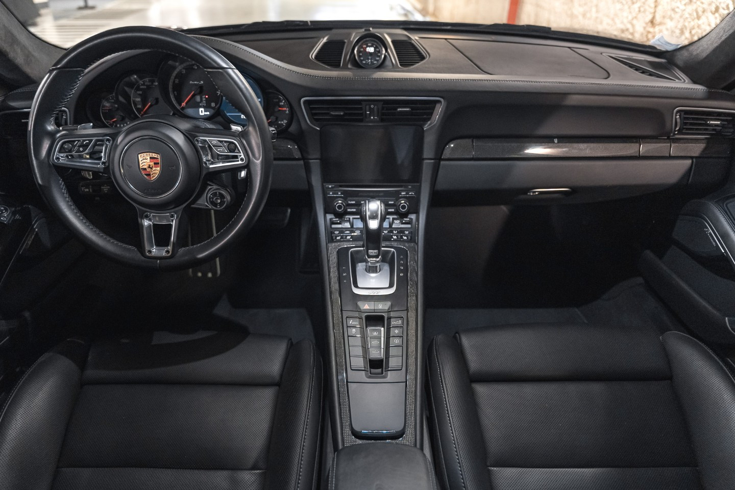 
                                                Voiture
                                                 Porsche 911 (991.2) Turbo S 3.8 580