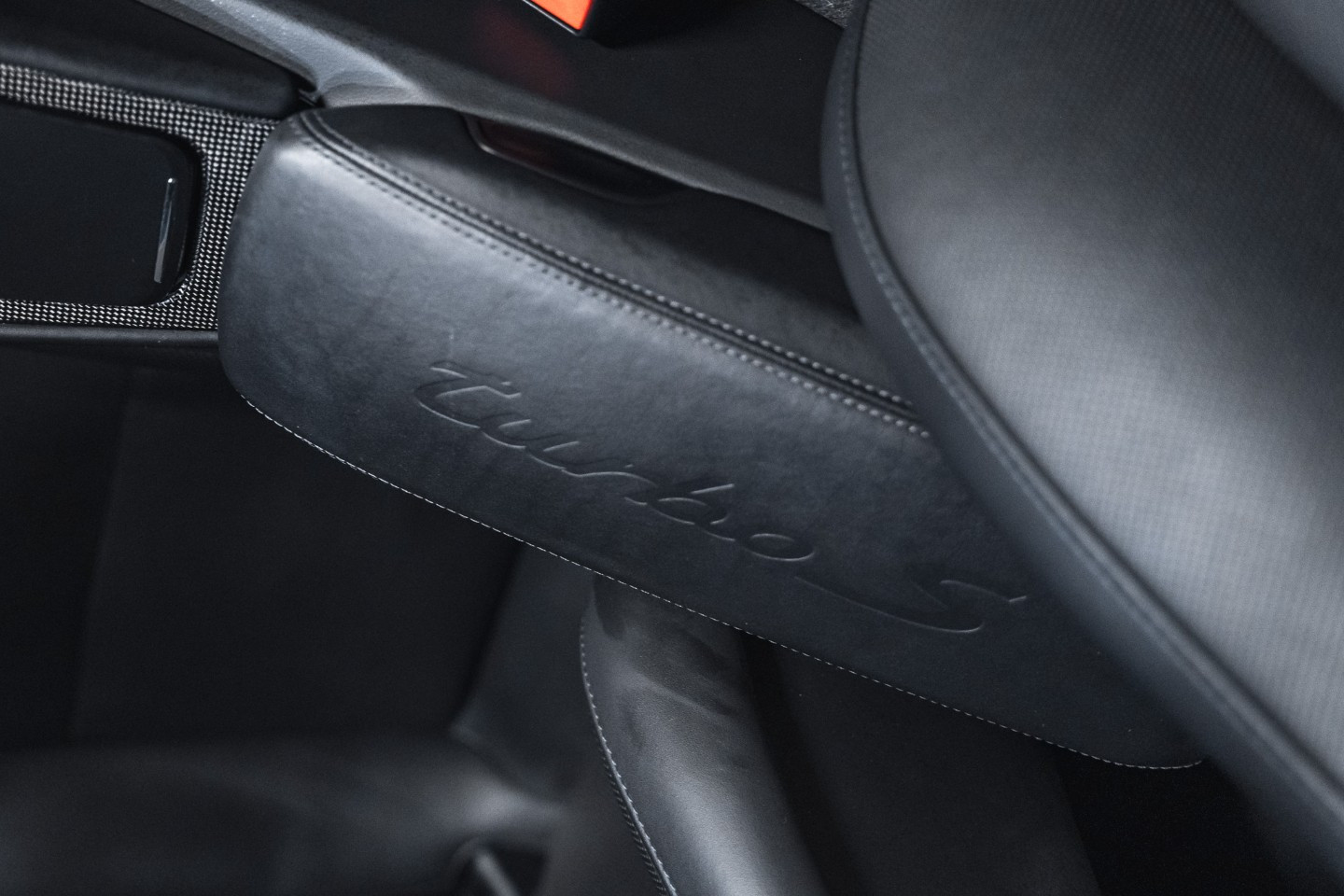 
                                                Voiture
                                                 Porsche 911 (991.2) Turbo S 3.8 580
