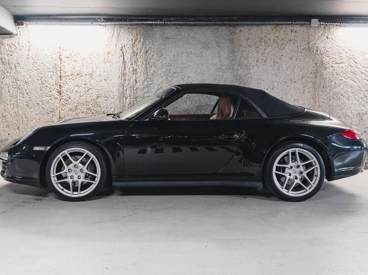 
                                                Voiture
                                                 Porsche 911 (997.2) Carrera 4