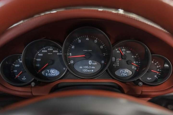 
                                                Voiture
                                                 Porsche 911 (997.2) Carrera 4