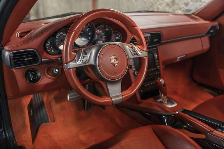 
                                                Voiture
                                                 Porsche 911 (997.2) Carrera 4