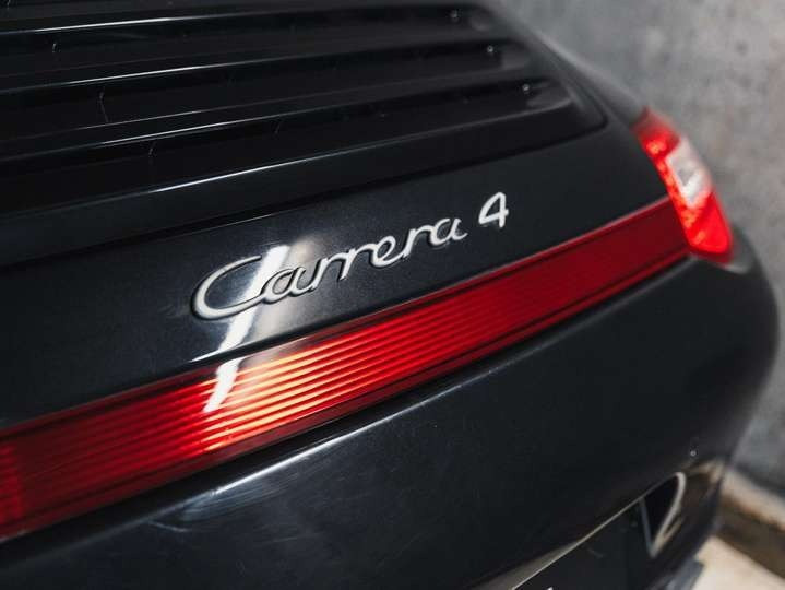 
                                                Voiture
                                                 Porsche 911 (997.2) Carrera 4
