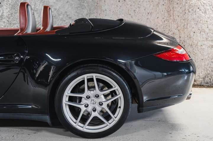 
                                                Voiture
                                                 Porsche 911 (997.2) Carrera 4