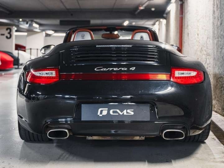 
                                                Voiture
                                                 Porsche 911 (997.2) Carrera 4