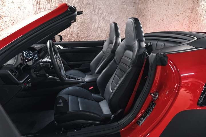 
                                                Voiture
                                                 Porsche 992 911 (992.1) Turbo S Cabriolet 3.8 650