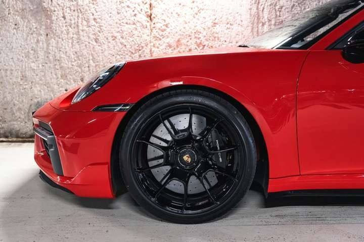 
                                                Voiture
                                                 Porsche 992 911 (992.1) Turbo S Cabriolet 3.8 650