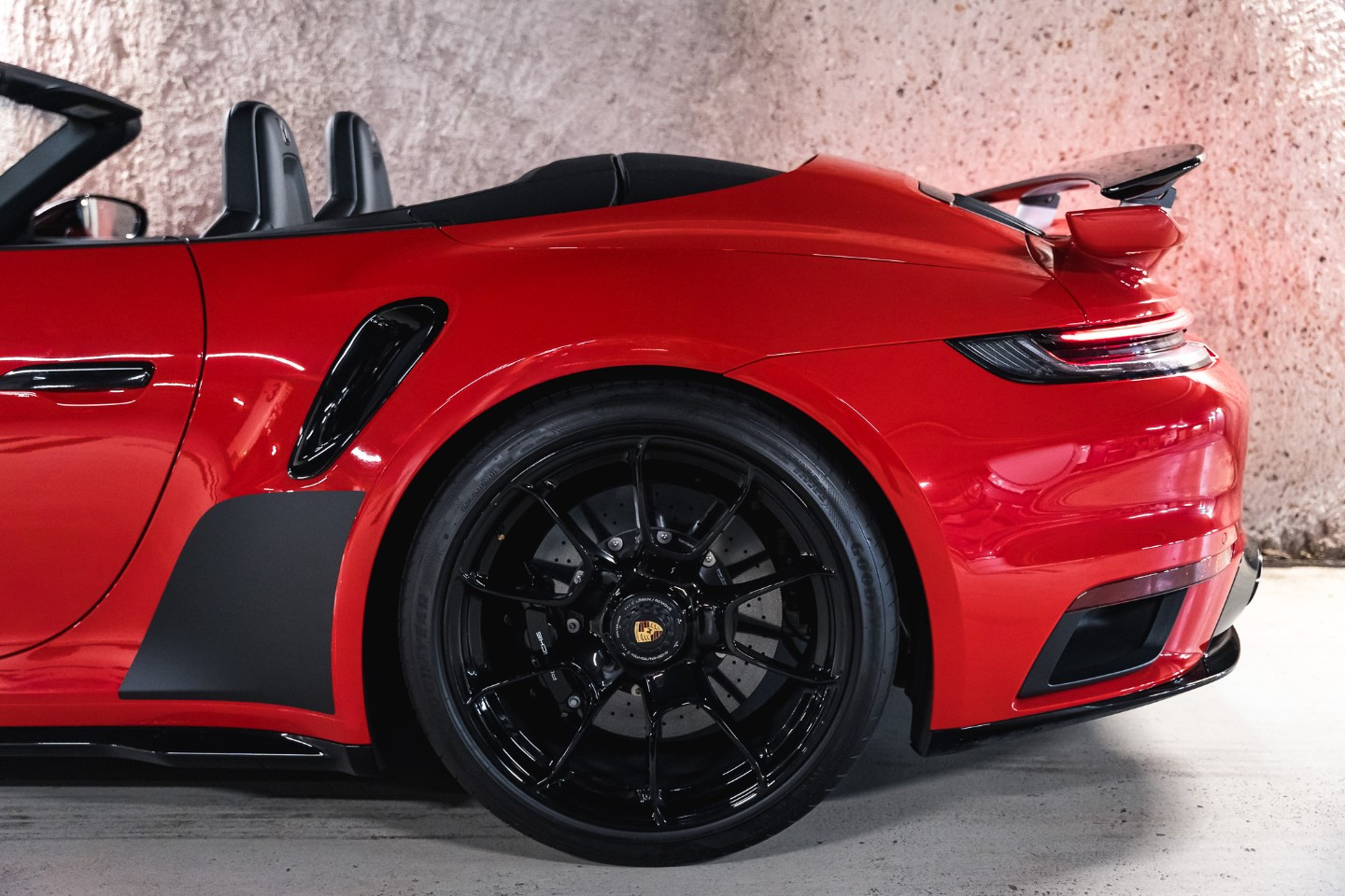 
                                                Voiture
                                                 Porsche 992 911 (992.1) Turbo S Cabriolet 3.8 650