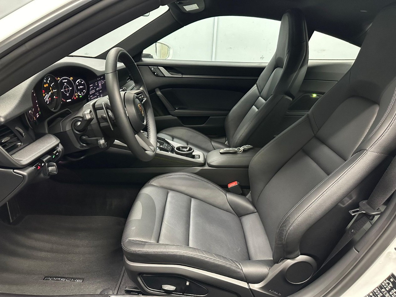 
                                                Voiture
                                                 Porsche 992 Carrera Coupé (385 PS) - PDK