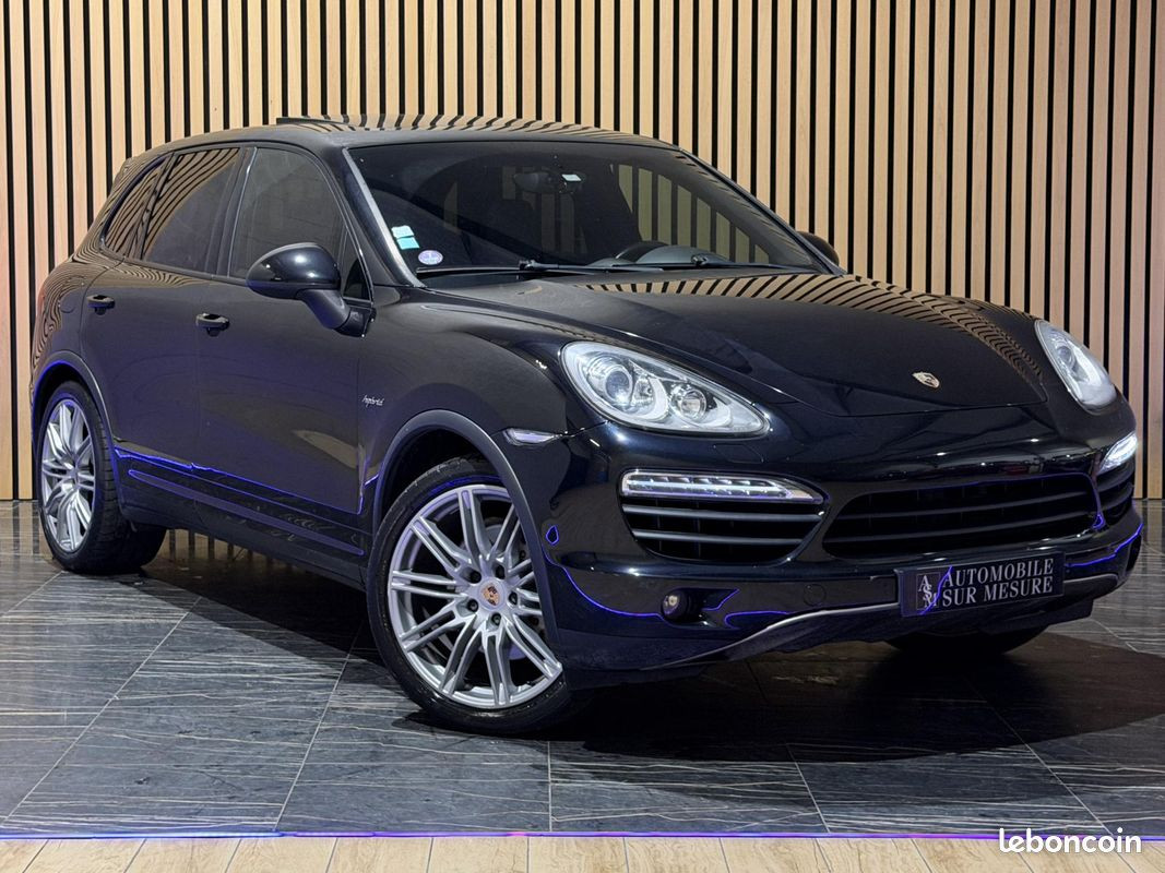 
                                                Voiture
                                                 PORSCHE CAYENNE 3.0 333 S Hybrid entretien à jour