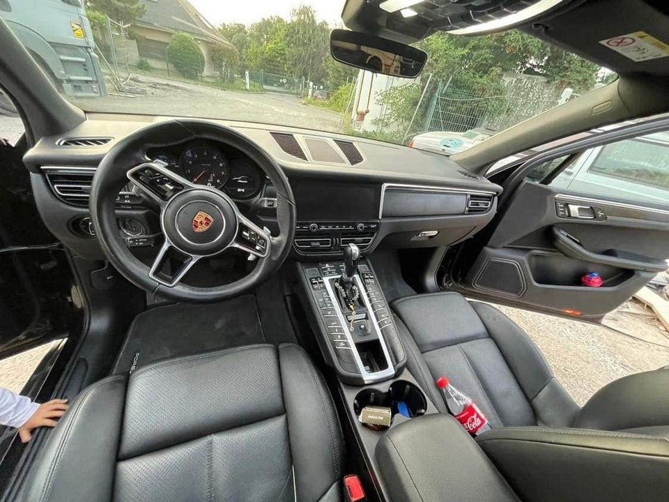 
                                                Voiture
                                                 PORSCHE CAYENNE COUPE E-hybrid 3.0 v6 462