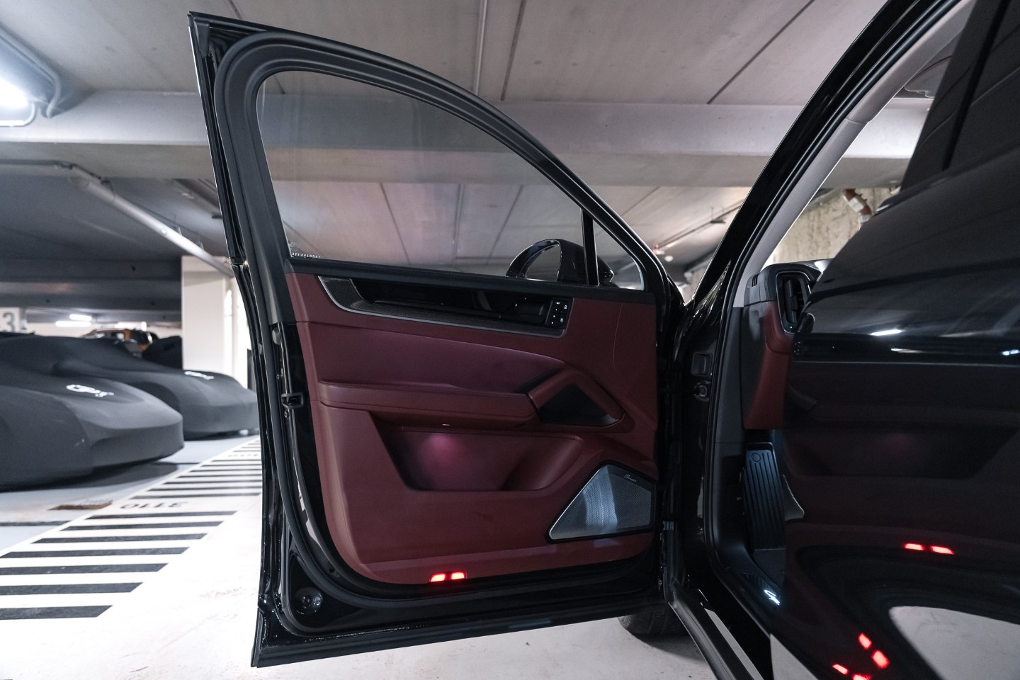 
                                                Voiture
                                                 Porsche Cayenne (III.II) Coupe E-Hybrid V6 3.0 470