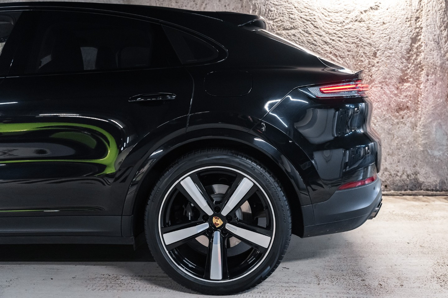 
                                                Voiture
                                                 Porsche Cayenne (III.II) Coupe E-Hybrid V6 3.0 470