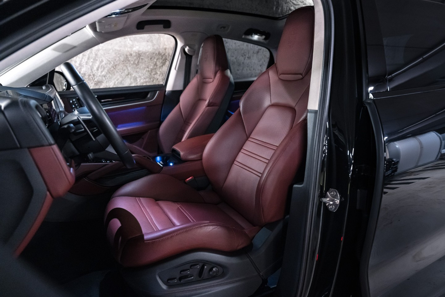 
                                                Voiture
                                                 Porsche Cayenne (III.II) Coupe E-Hybrid V6 3.0 470