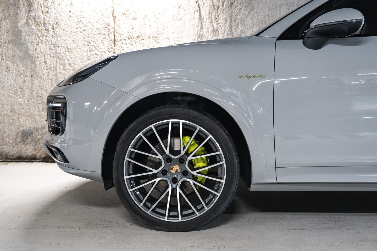 
                                                Voiture
                                                 Porsche Cayenne (III) V6 E-Hybrid Platinum Edition