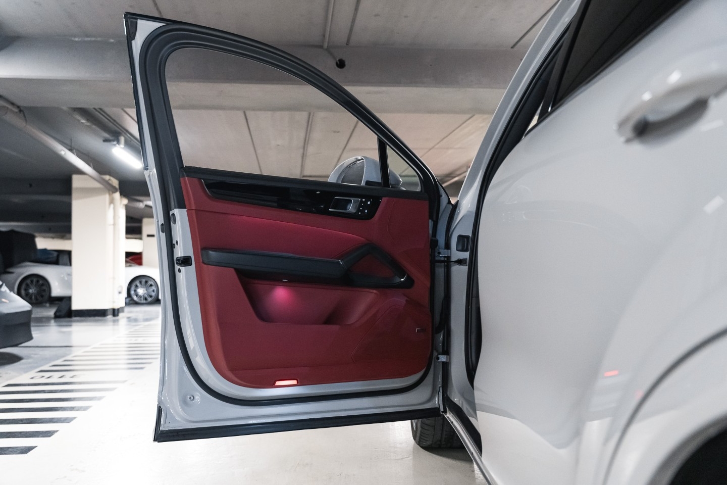 
                                                Voiture
                                                 Porsche Cayenne (III) V6 E-Hybrid Platinum Edition