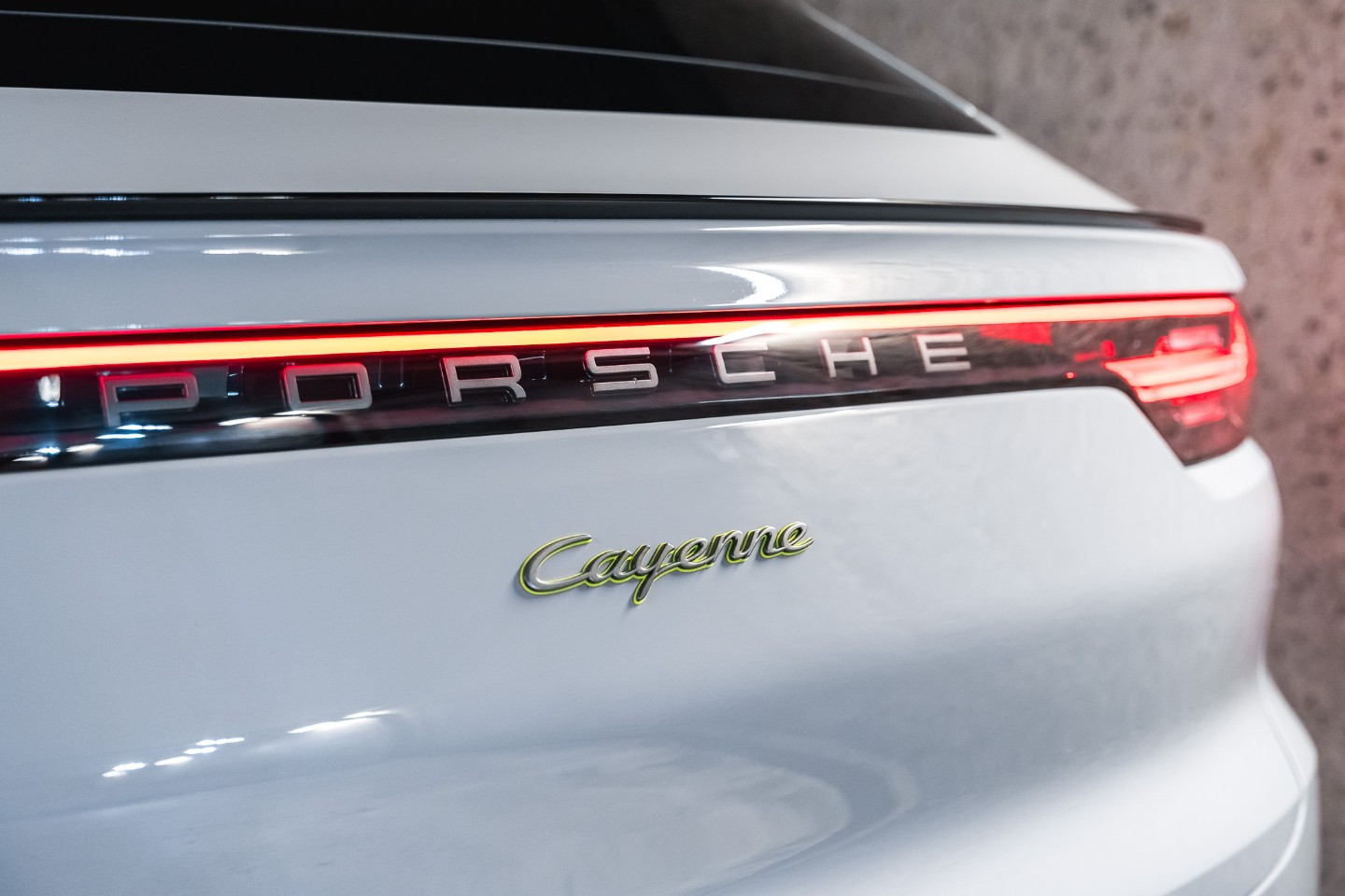 
                                                Voiture
                                                 Porsche Cayenne (III) V6 E-Hybrid Platinum Edition