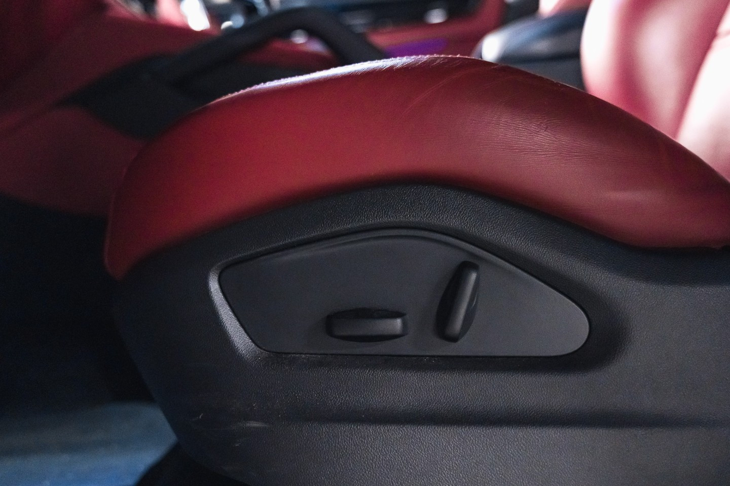 
                                                Voiture
                                                 Porsche Cayenne (III) V6 E-Hybrid Platinum Edition