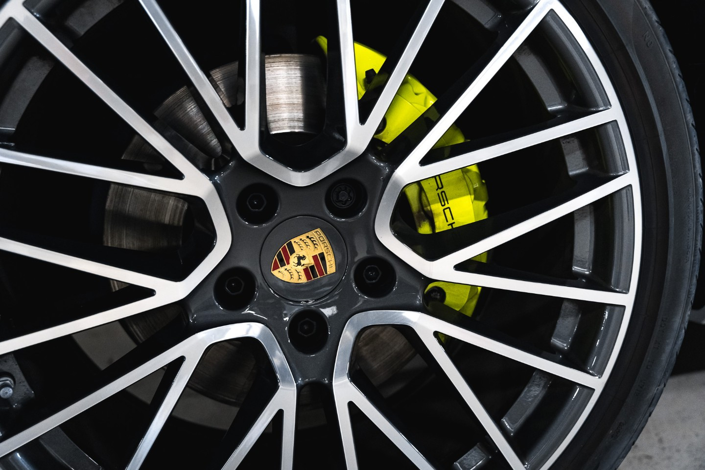 
                                                Voiture
                                                 Porsche Cayenne (III) V6 E-Hybrid Platinum Edition