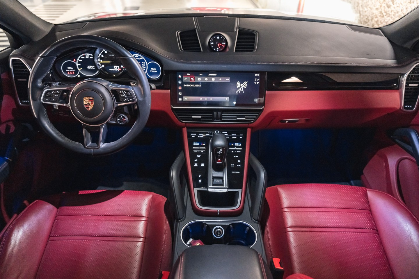 
                                                Voiture
                                                 Porsche Cayenne (III) V6 E-Hybrid Platinum Edition