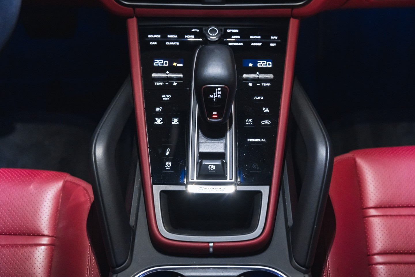 
                                                Voiture
                                                 Porsche Cayenne (III) V6 E-Hybrid Platinum Edition