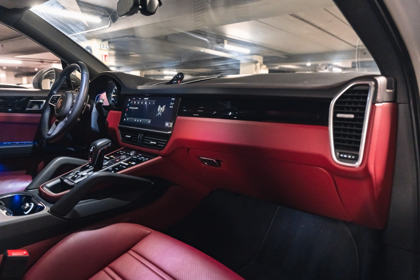 
                                                Voiture
                                                 Porsche Cayenne (III) V6 E-Hybrid Platinum Edition