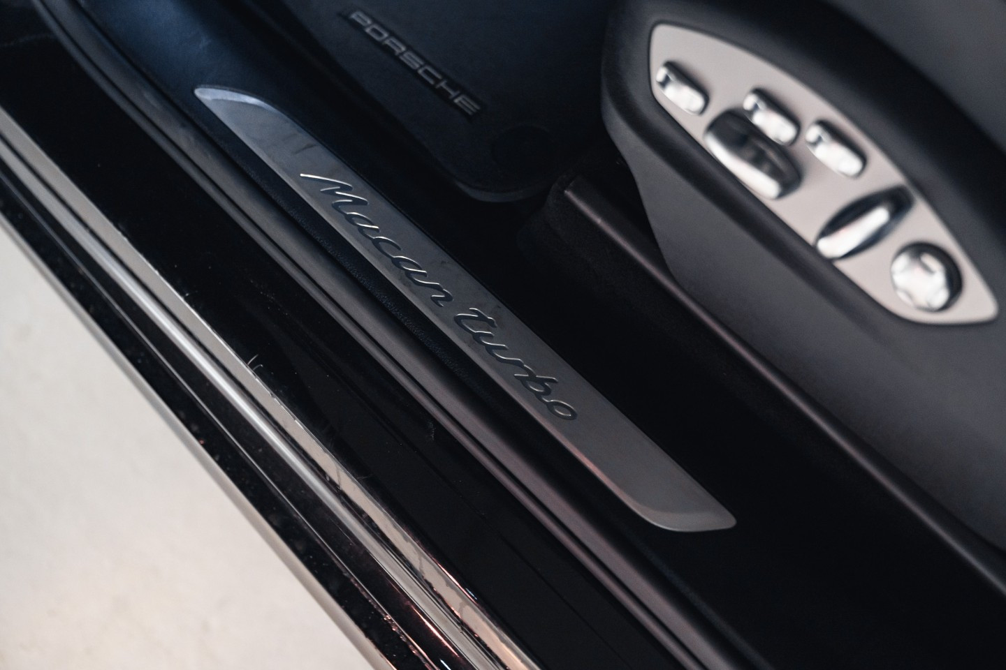 
                                                Voiture
                                                 Porsche Macan (I.II) Turbo V6 2.9 440