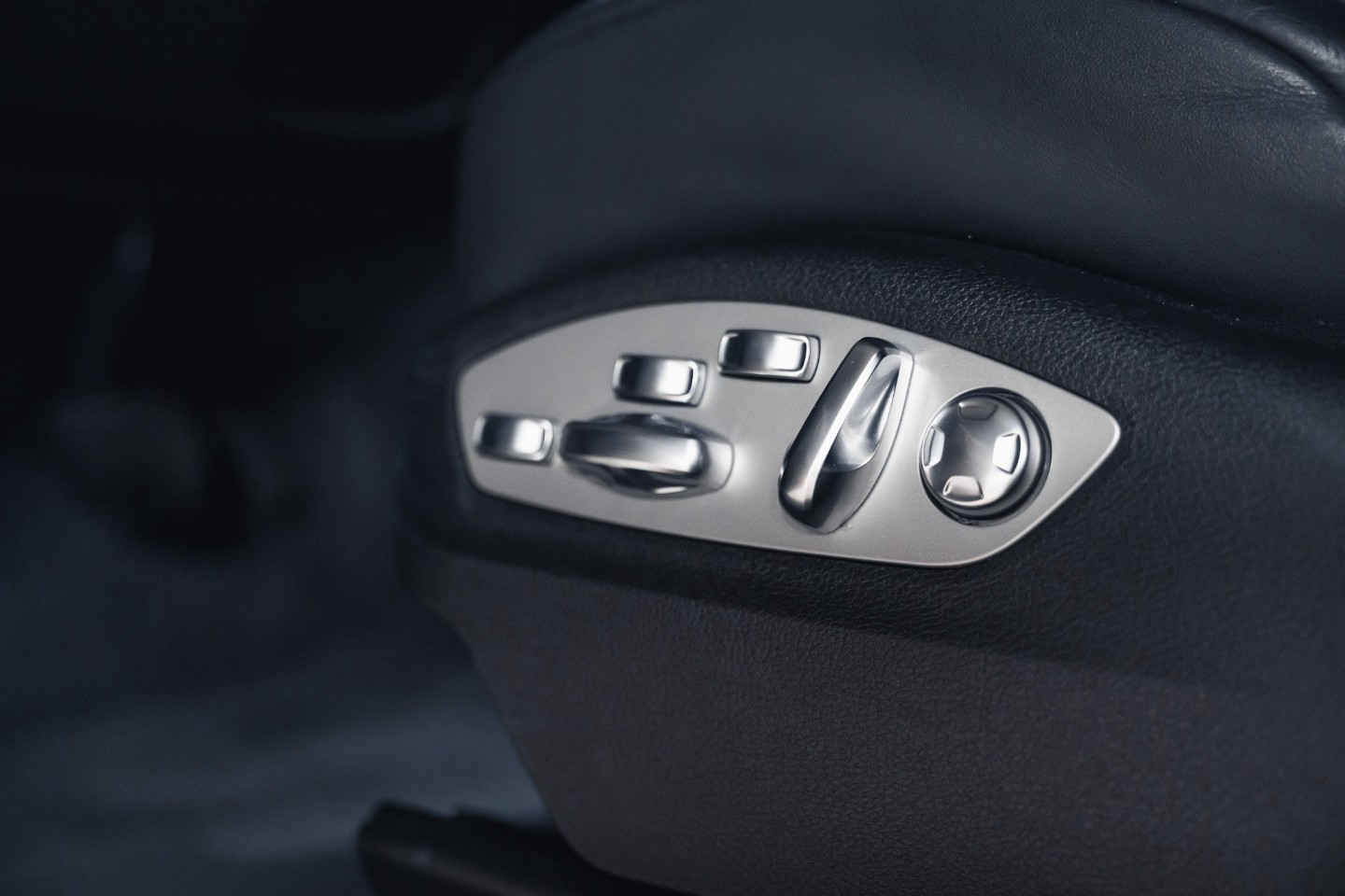 
                                                Voiture
                                                 Porsche Macan (I.II) Turbo V6 2.9 440