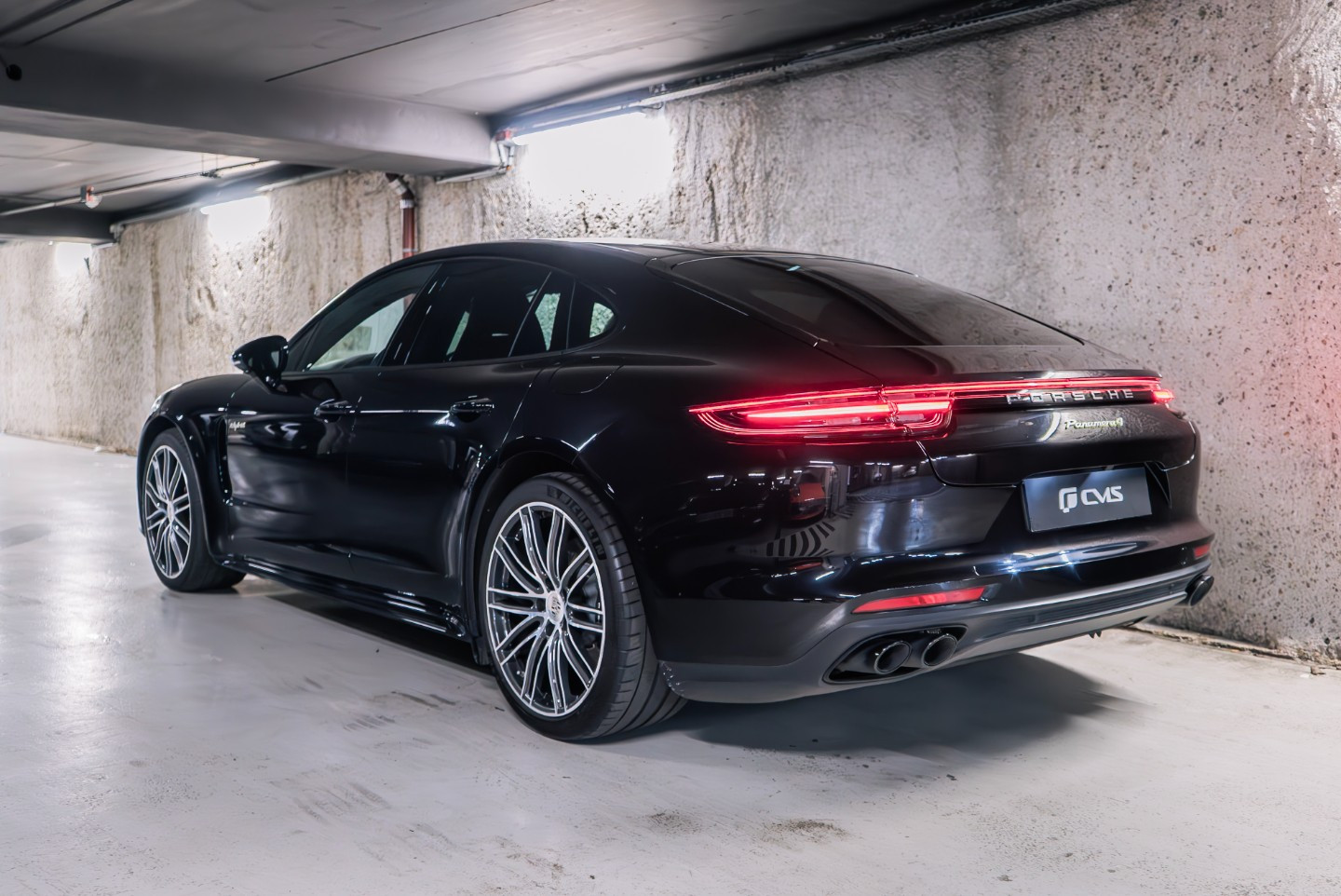 
                                                Voiture
                                                 Porsche Panamera 4 E-Hybrid
