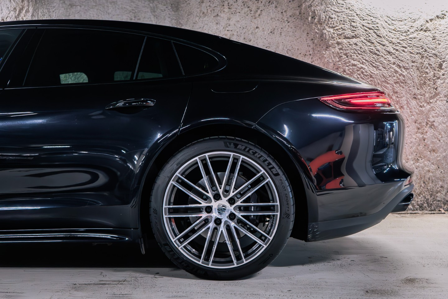 
                                                Voiture
                                                 Porsche Panamera 4 E-Hybrid