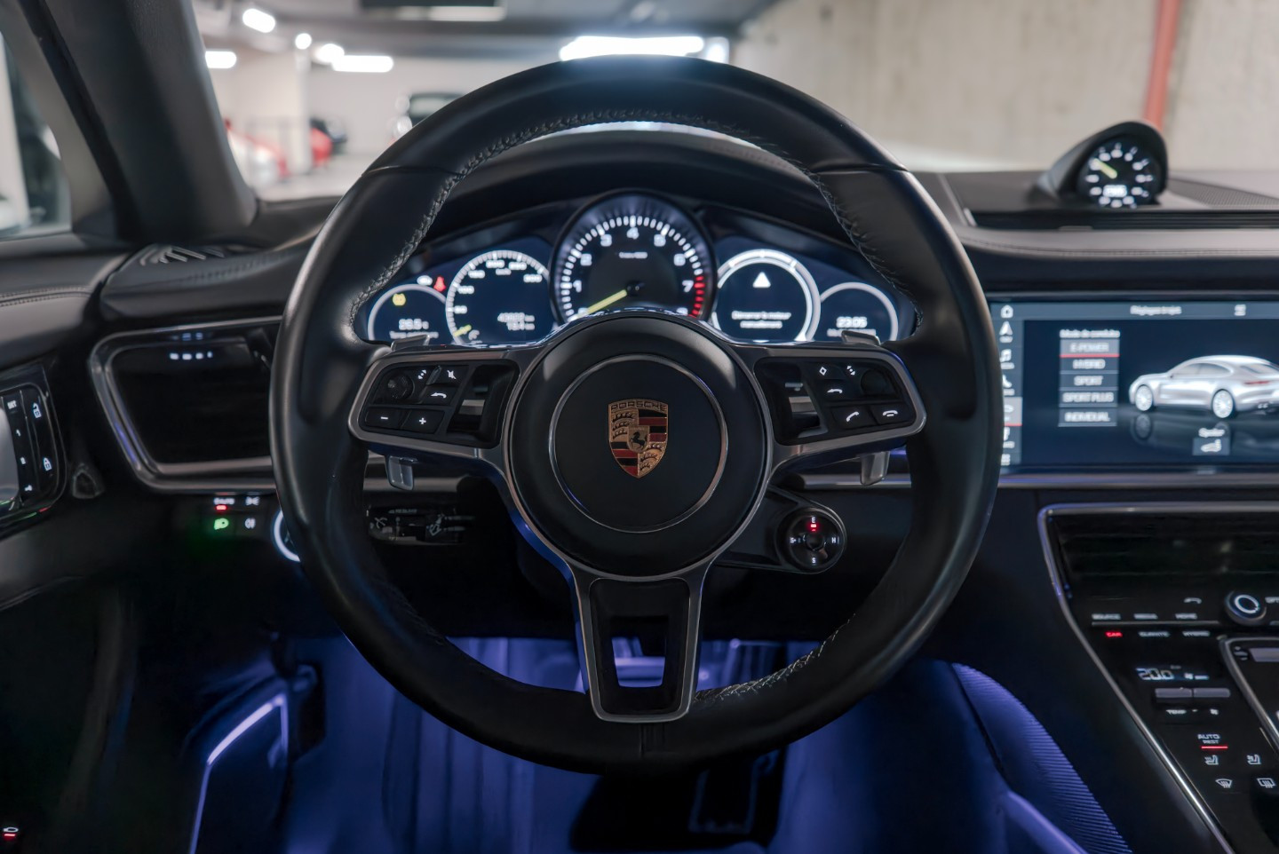 
                                                Voiture
                                                 Porsche Panamera 4 E-Hybrid