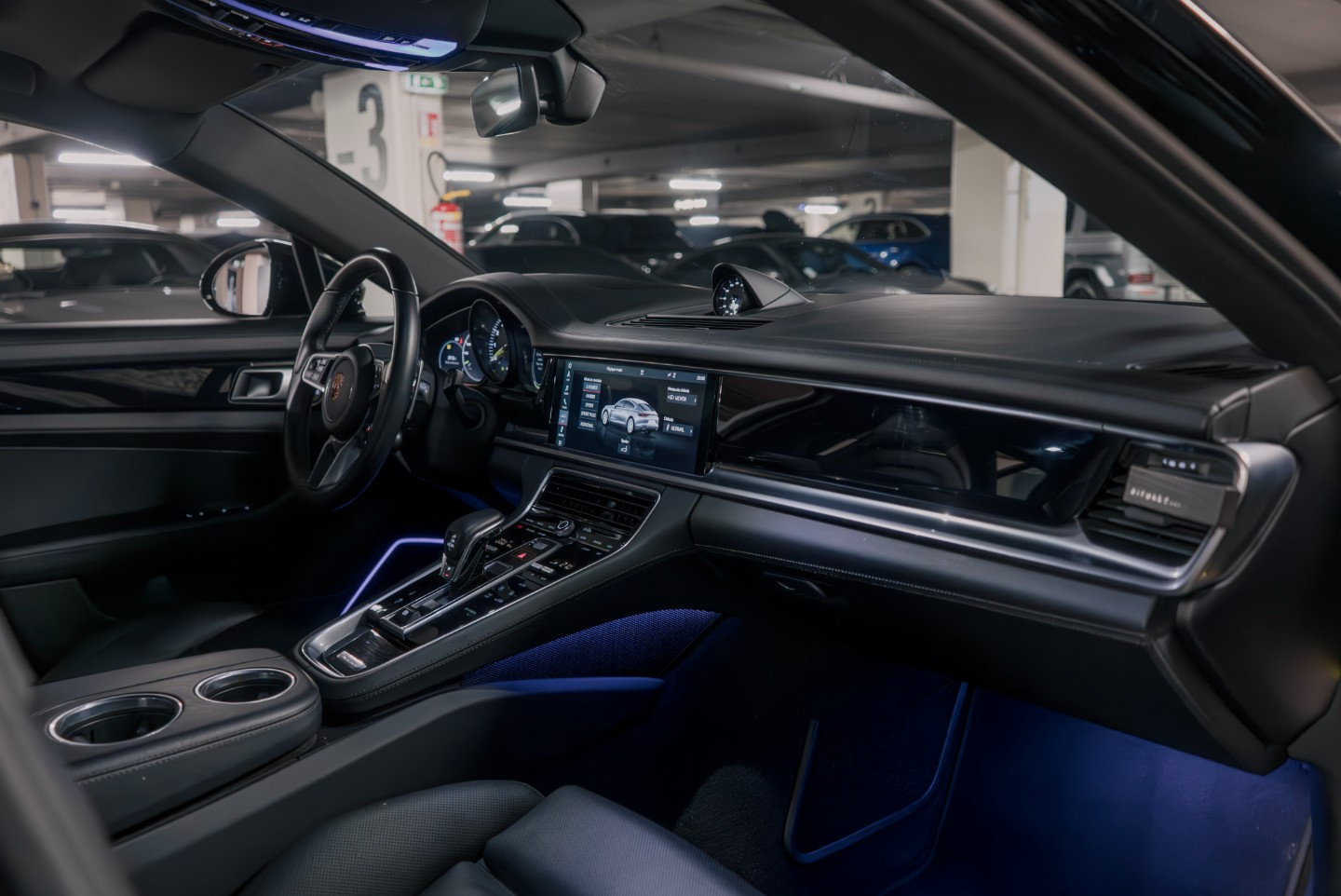 
                                                Voiture
                                                 Porsche Panamera 4 E-Hybrid