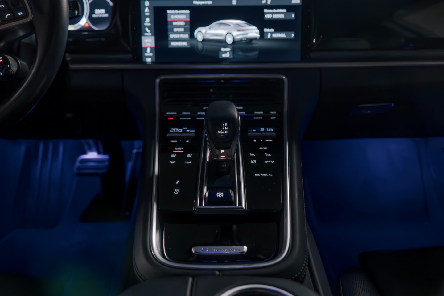 
                                                Voiture
                                                 Porsche Panamera 4 E-Hybrid