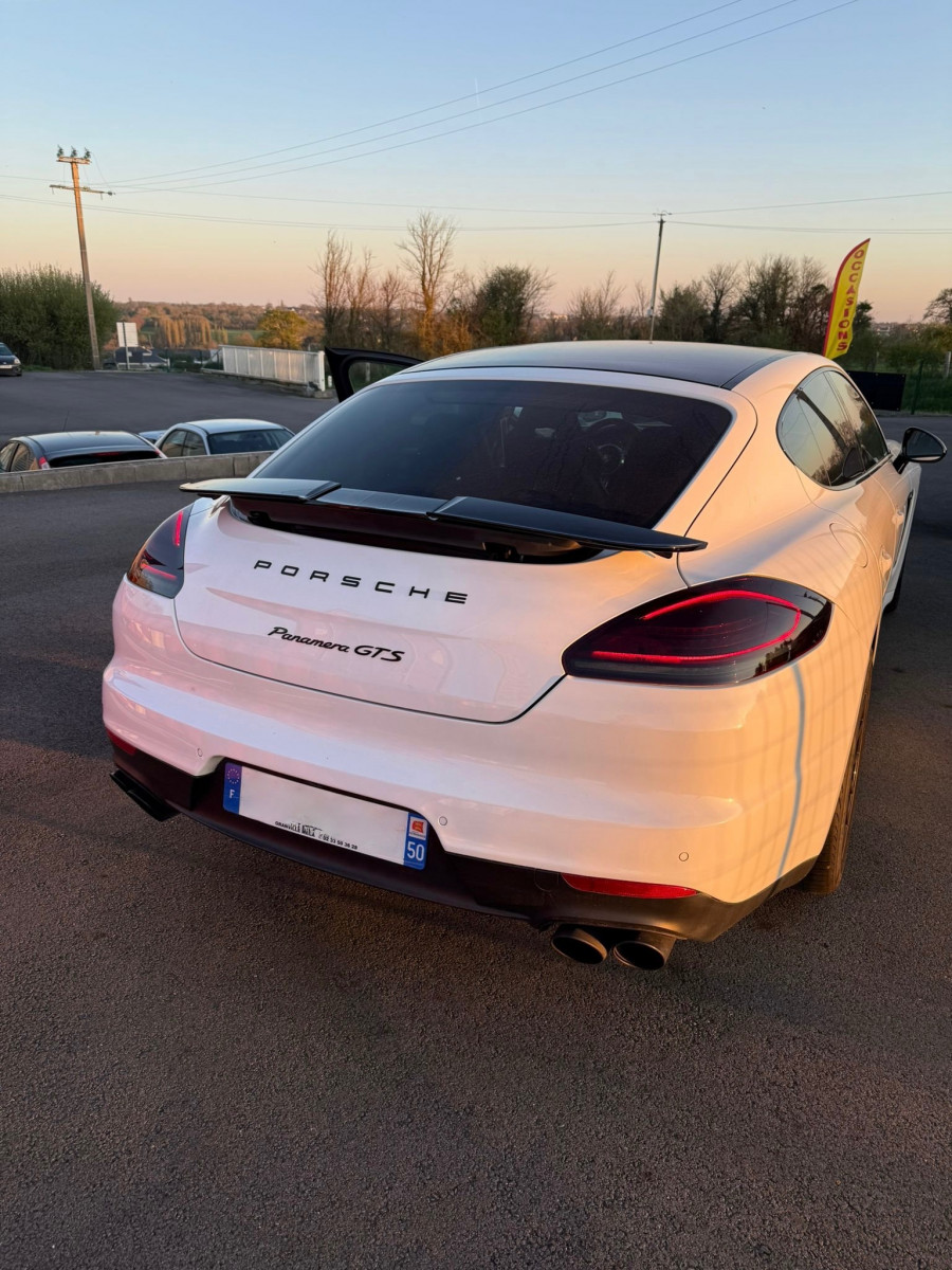 
                                                Voiture
                                                 Porsche Panamera gts 4,8 l 440 cv