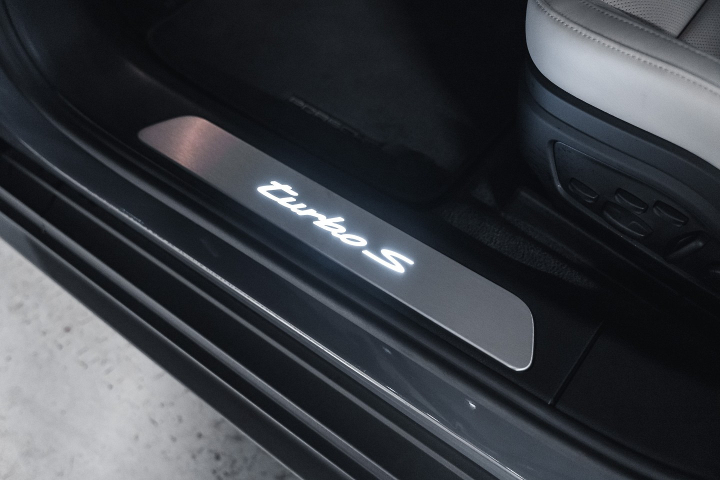 
                                                Voiture
                                                 Porsche Panamera (III.I) Turbo S E-Hybrid