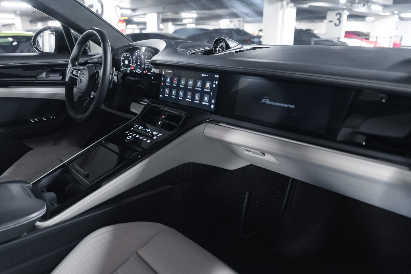 
                                                Voiture
                                                 Porsche Panamera (III.I) Turbo S E-Hybrid