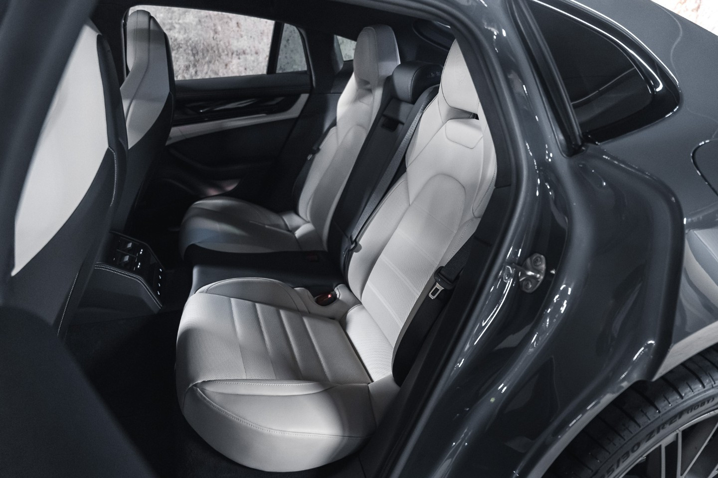 
                                                Voiture
                                                 Porsche Panamera (III.I) Turbo S E-Hybrid