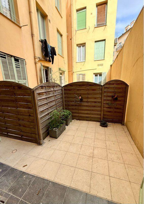 
                                                Location
                                                 PORT - F2 rénové avec terrasse