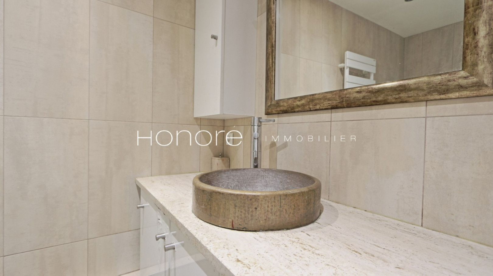 
                                                Vente
                                                 PORTE DAUPHINE / 3 PIÈCES - 2 CHAMBRES