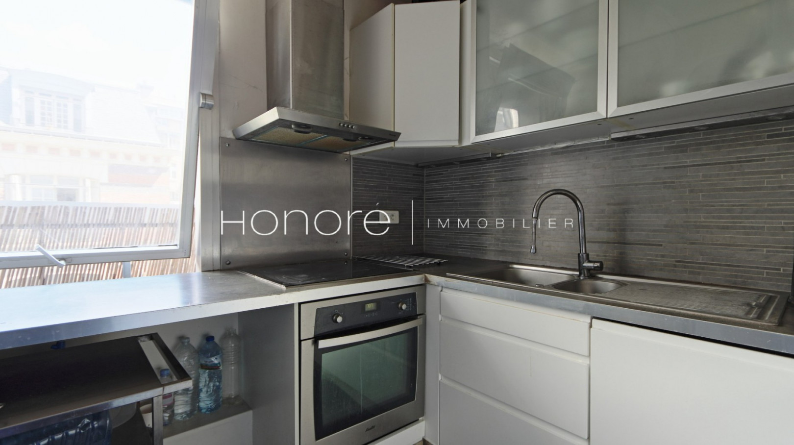 
                                                Vente
                                                 PORTE DAUPHINE / 3 PIÈCES - 2 CHAMBRES