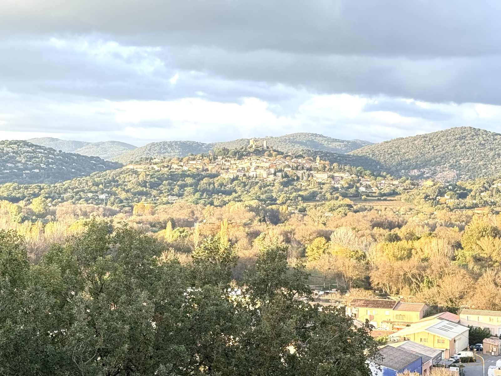 
                                                Vente
                                                 PORTES OUVERTES - T3 traversant avec terrasse et vue dégagée à Cogolin