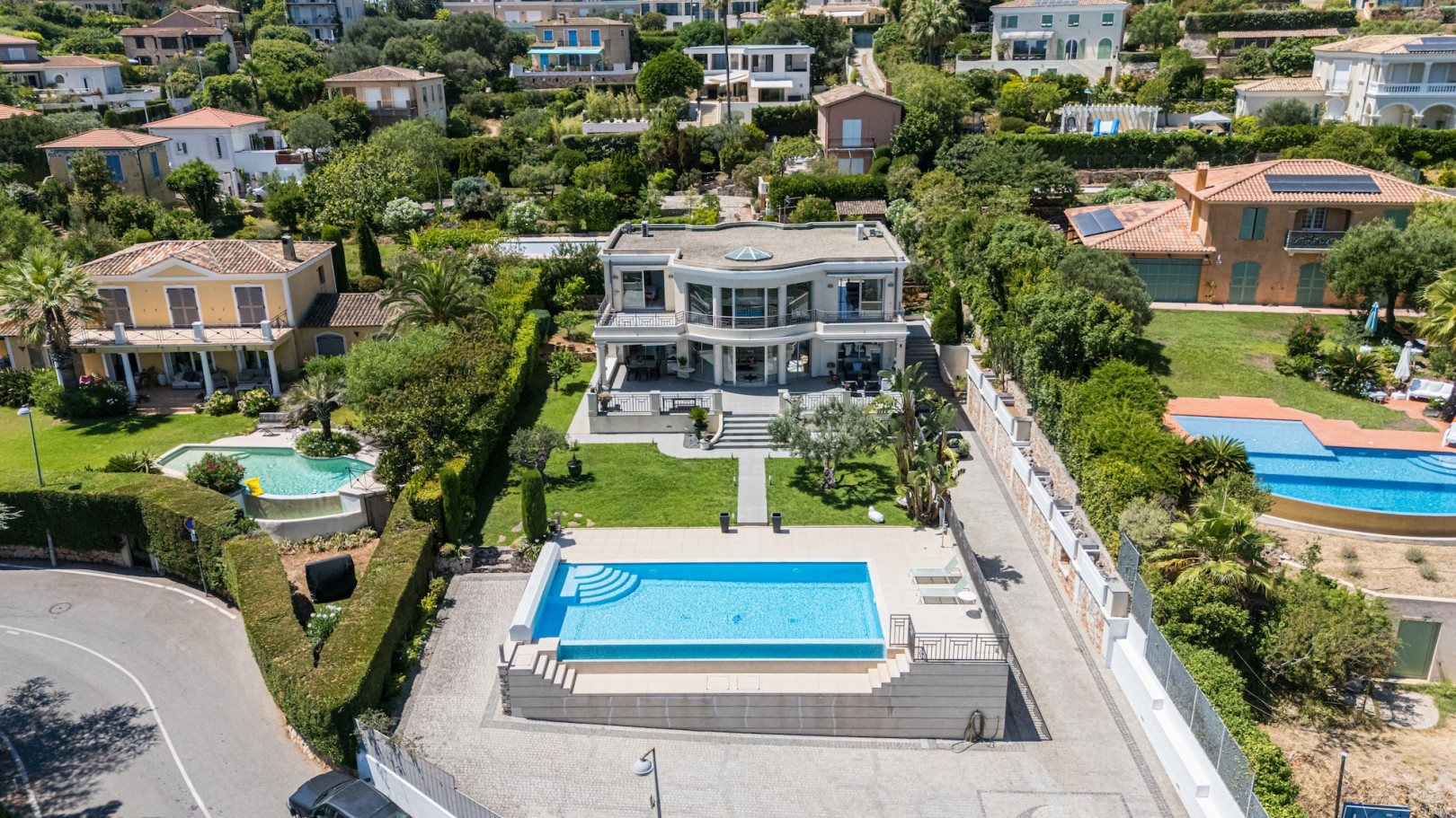 
                                                Vente
                                                 Pour horizon, la Méditerranée