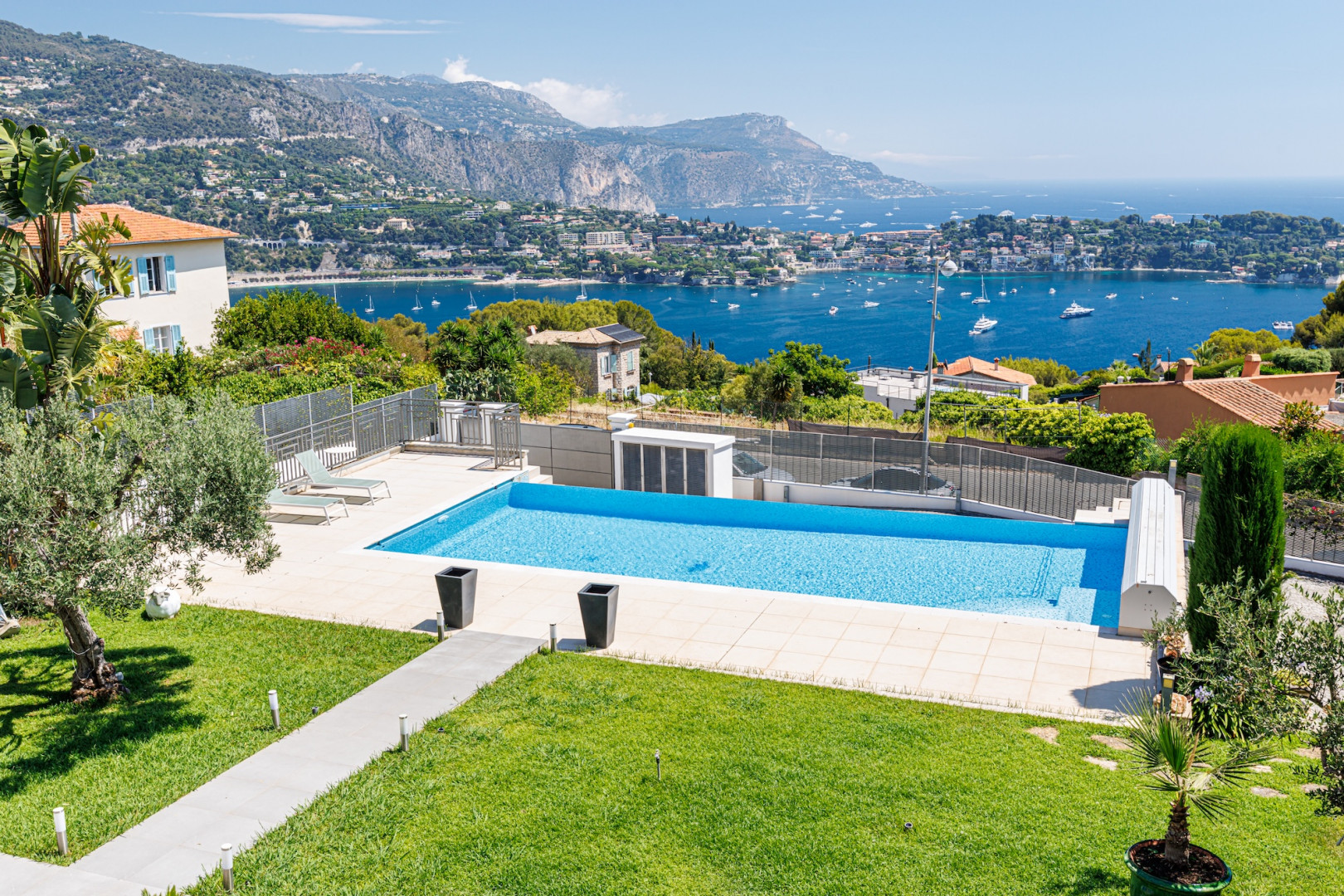 
                                                Vente
                                                 Pour horizon, la Méditerranée